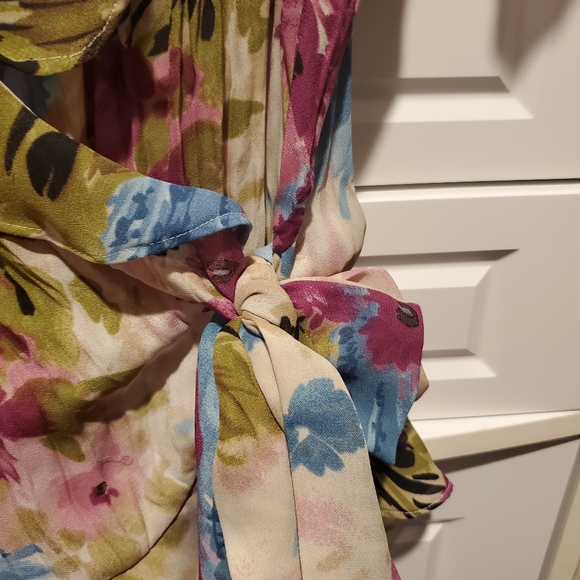 Sunny Leigh Floral Blouse - Picture 4 of 5